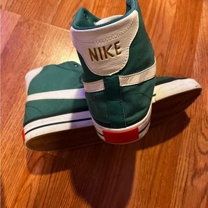 Men’s green nike sneakers
